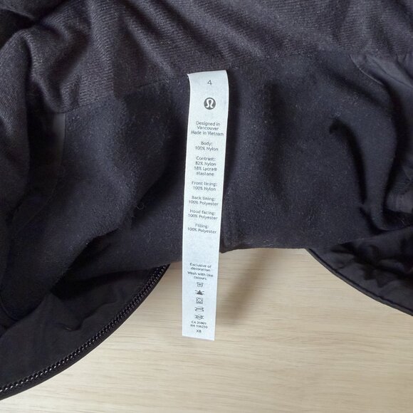 Women's LULULEMON Another Mile Black Puffer Jacket Vest Zip Off Hood Size 4 - Picture 3 of 5